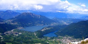 Bassa_Valsugana_con_laghi_Levico_e_Caldonazzo