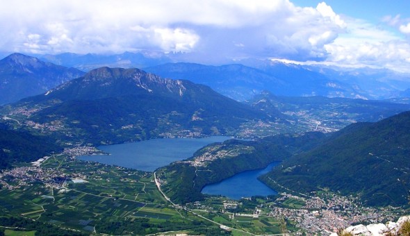 Bassa_Valsugana_con_laghi_Levico_e_Caldonazzo